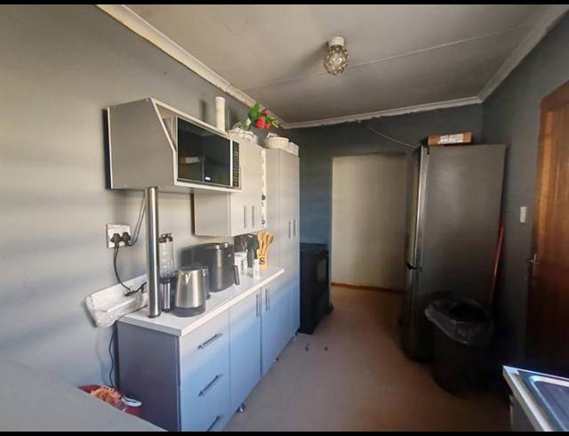 4 BEDROOM HOUSE FOR SALE IN MEADOWLANDS